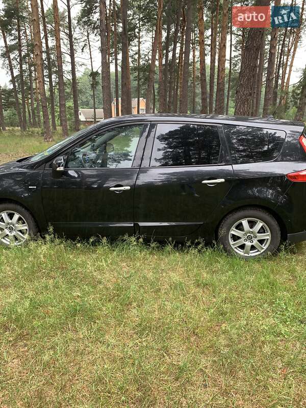 Минивэн Renault Scenic 2011 в Олевске