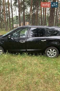 Минивэн Renault Scenic 2011 в 