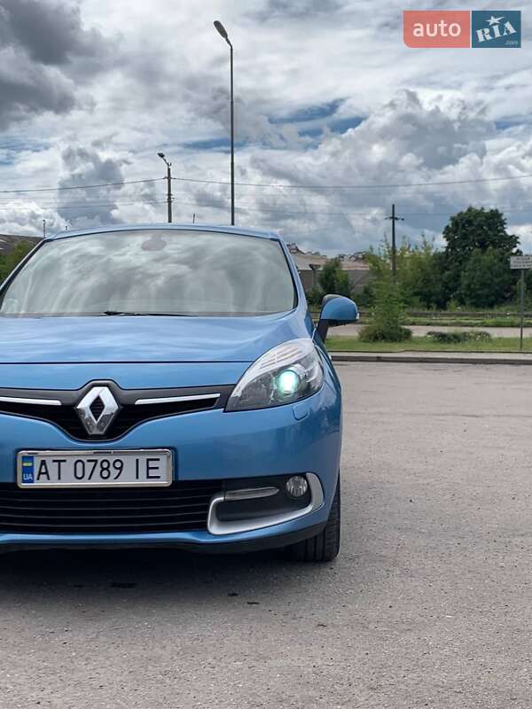 Минивэн Renault Scenic 2012 в 