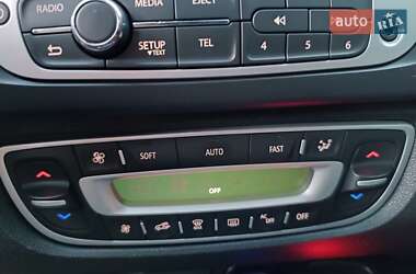 Минивэн Renault Scenic 2013 в 