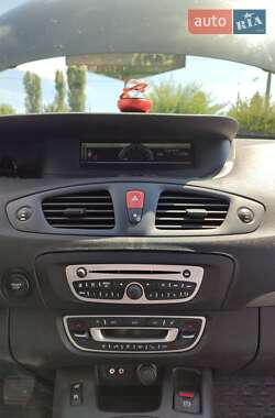 Минивэн Renault Scenic 2009 в 