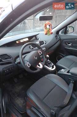 Минивэн Renault Scenic 2011 в 