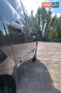 Минивэн Renault Scenic 2004 в 