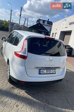 Минивэн Renault Scenic 2014 в 