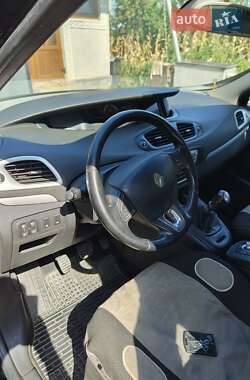 Минивэн Renault Scenic 2013 в 