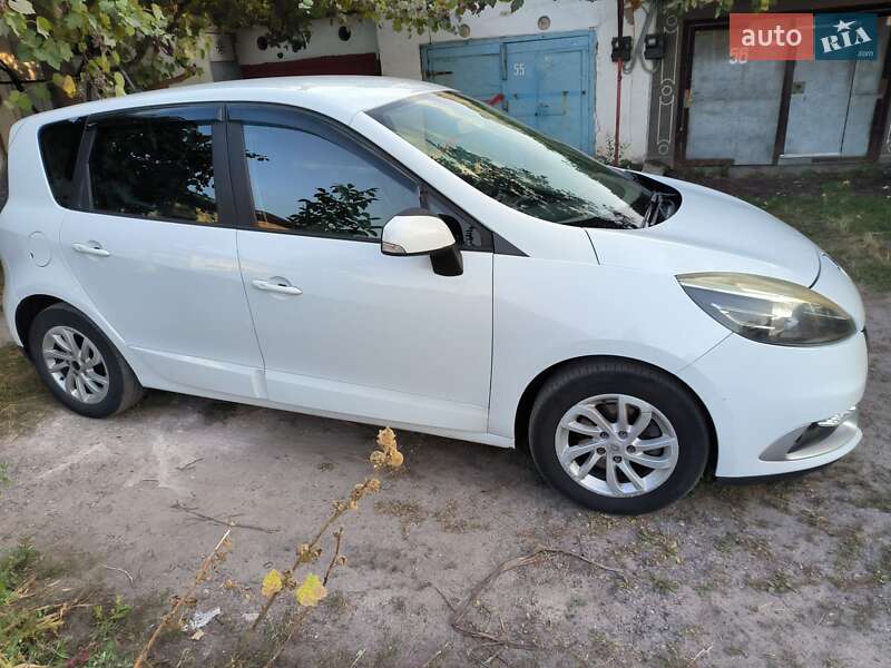 Минивэн Renault Scenic 2012 в 