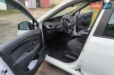 Минивэн Renault Scenic 2012 в 