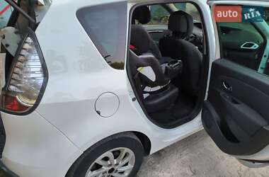 Минивэн Renault Scenic 2012 в 
