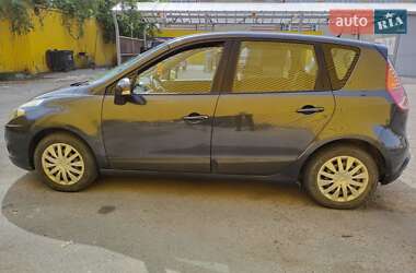 Минивэн Renault Scenic 2010 в 