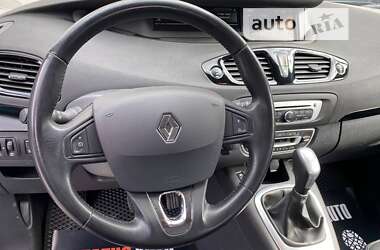 Минивэн Renault Scenic 2015 в 