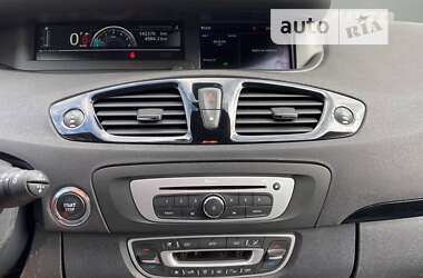 Минивэн Renault Scenic 2015 в 