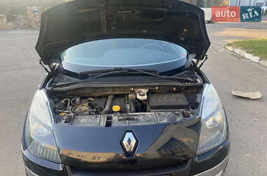 Минивэн Renault Scenic 2011 в 