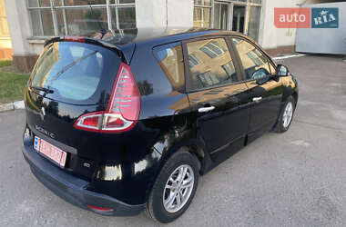 Минивэн Renault Scenic 2011 в 