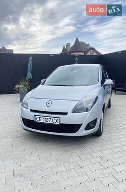 Минивэн Renault Scenic 2010 в 