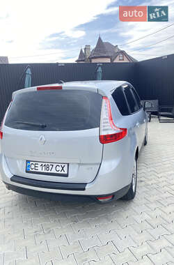 Минивэн Renault Scenic 2010 в 