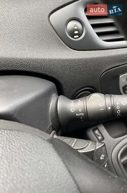 Минивэн Renault Scenic 2010 в 