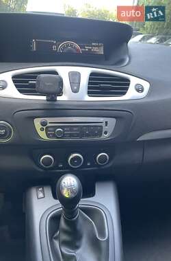 Минивэн Renault Scenic 2013 в 