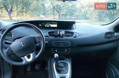 Минивэн Renault Scenic 2011 в 