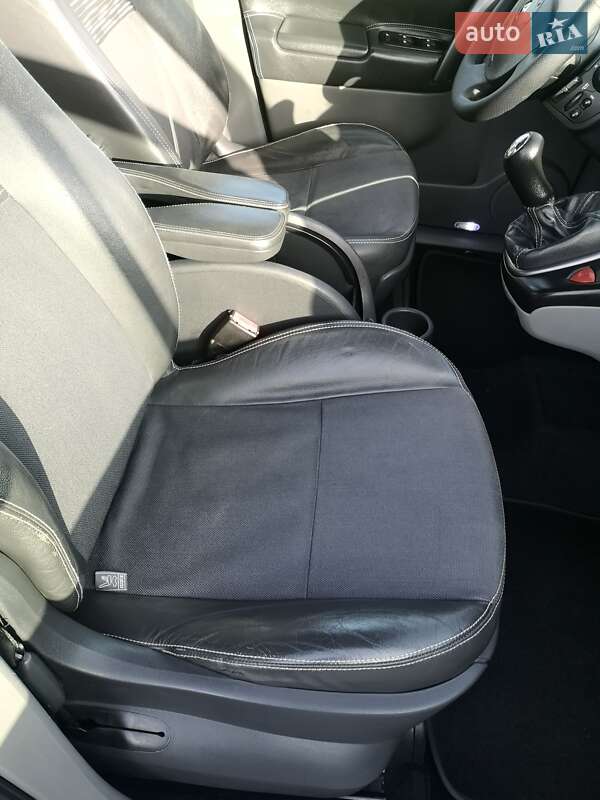 Минивэн Renault Scenic 2005 в Диканьке
