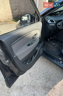 Минивэн Renault Scenic 2011 в 