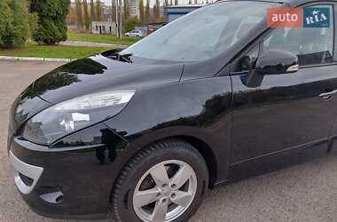 Минивэн Renault Scenic 2011 в 