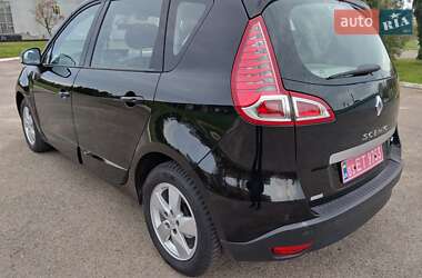 Минивэн Renault Scenic 2011 в 