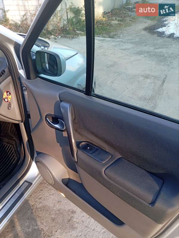 Минивэн Renault Scenic 2006 в Каменец-Подольском