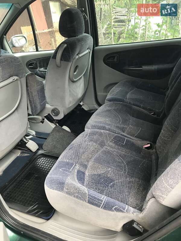 Мінівен Renault Scenic 2001 в Ужгороді