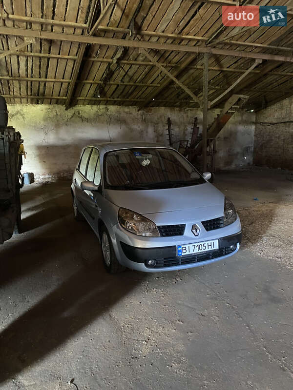 Минивэн Renault Scenic 2004 в 