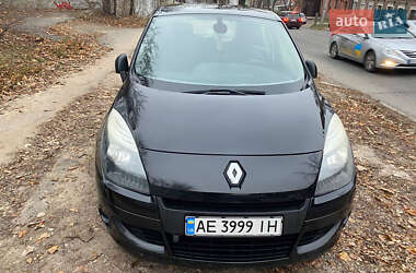 Минивэн Renault Scenic 2010 в 