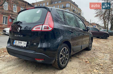 Минивэн Renault Scenic 2010 в 