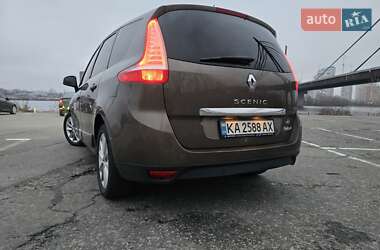 Минивэн Renault Scenic 2012 в 