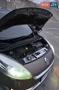 Минивэн Renault Scenic 2012 в 