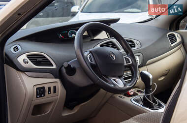 Минивэн Renault Scenic 2011 в 