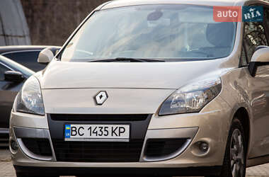 Минивэн Renault Scenic 2011 в 