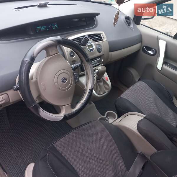 Минивэн Renault Scenic 2005 в Зборове