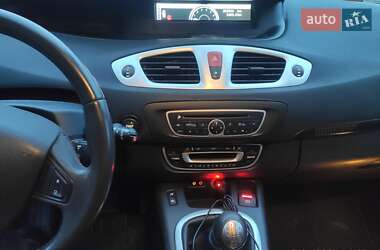 Минивэн Renault Scenic 2009 в 