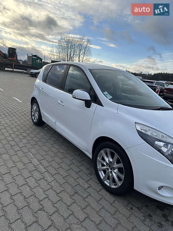 Мінівен Renault Scenic 2011 в Бучі