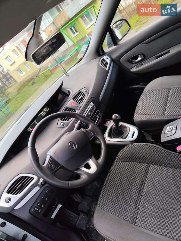 Мінівен Renault Scenic 2011 в Бучі