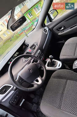 Минивэн Renault Scenic 2011 в 