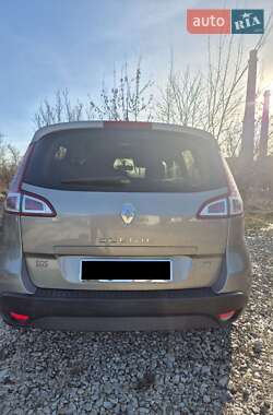 Минивэн Renault Scenic 2009 в 