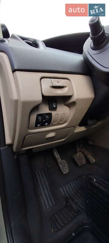 Минивэн Renault Scenic 2006 в Дергачах