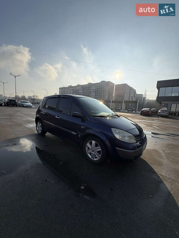 Минивэн Renault Scenic 2004 в 