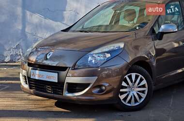 Минивэн Renault Scenic 2010 в 