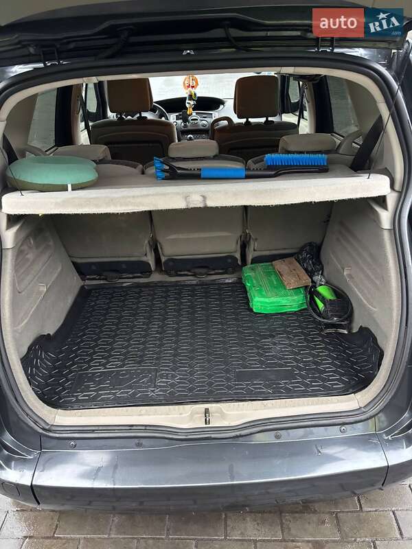 Минивэн Renault Scenic 2004 в Кременчуге