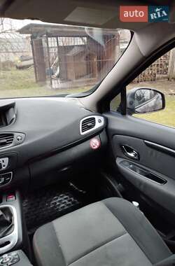 Минивэн Renault Scenic 2013 в 