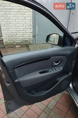 Минивэн Renault Scenic 2013 в 