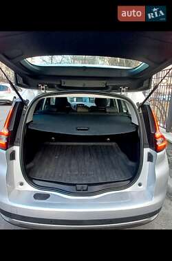 Минивэн Renault Scenic 2019 в 
