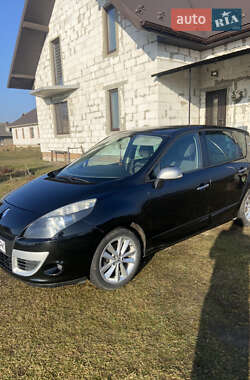 Минивэн Renault Scenic 2010 в 