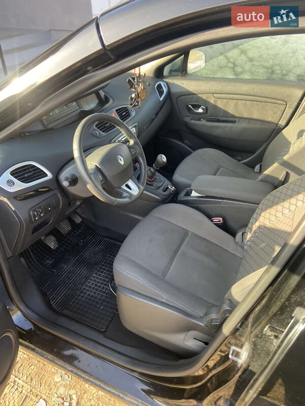 Минивэн Renault Scenic 2010 в Жовкве